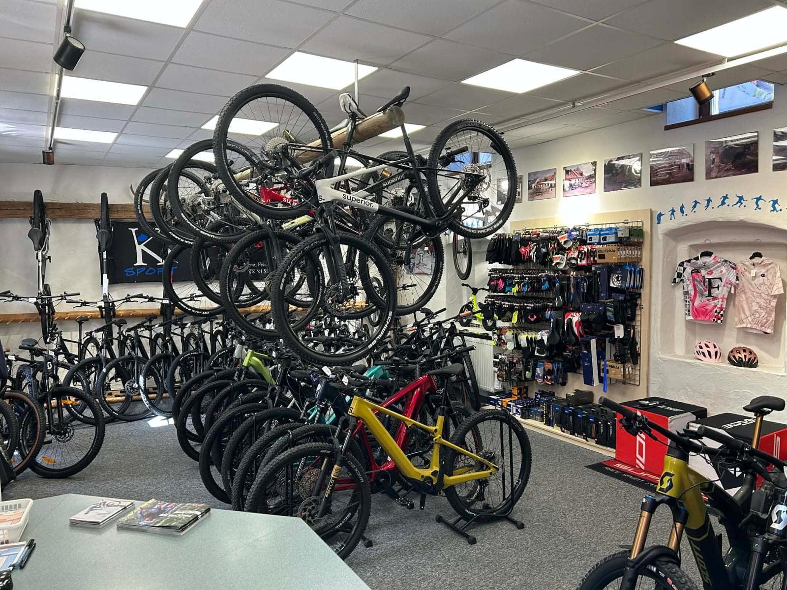 Detail cyklistické výbavy a doplňků v K Sport